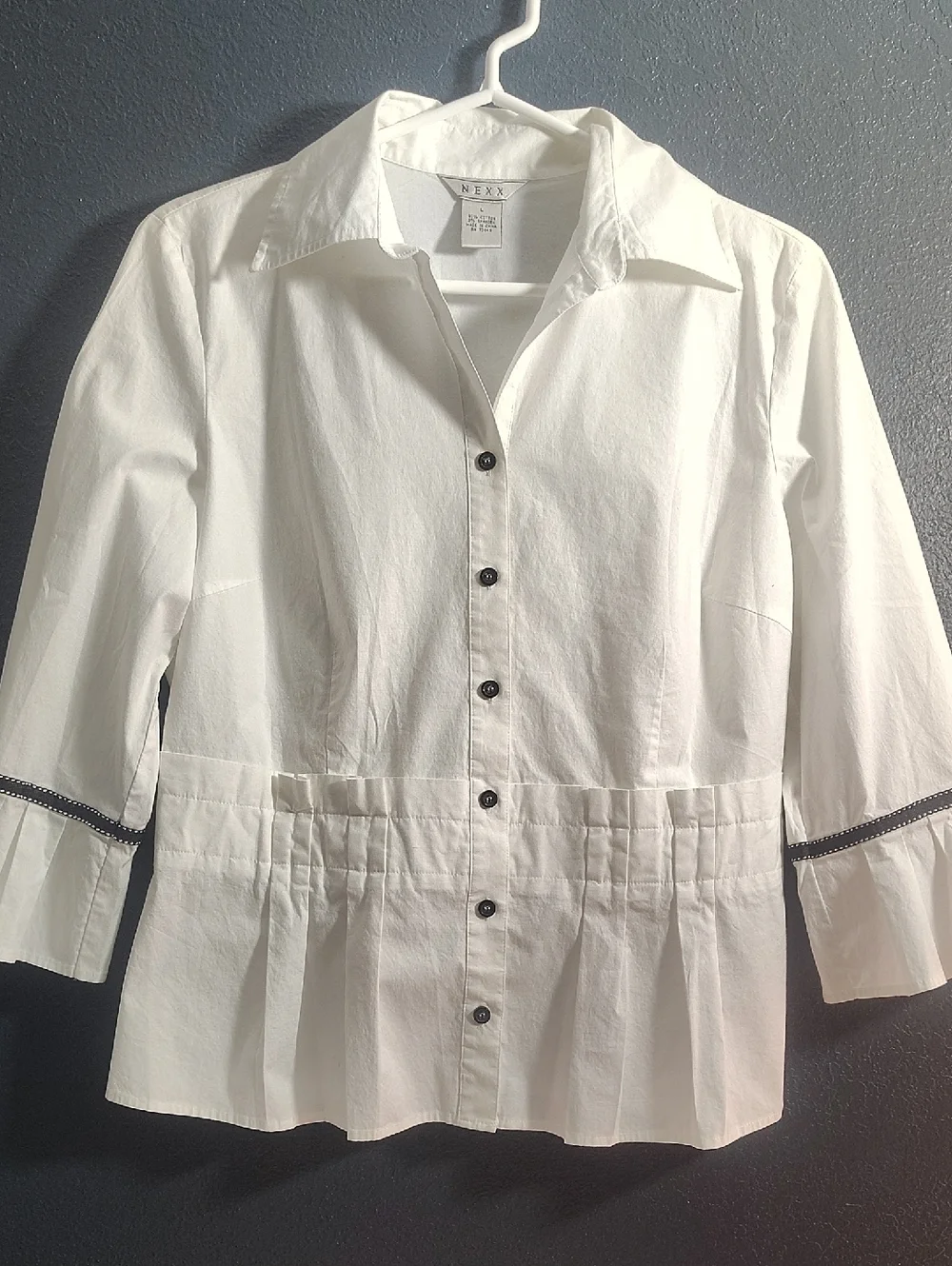 Nexx White Sophisticated Button-Front Pleated Waist Chic Blouse with Black Trim - Picture 7 of 7